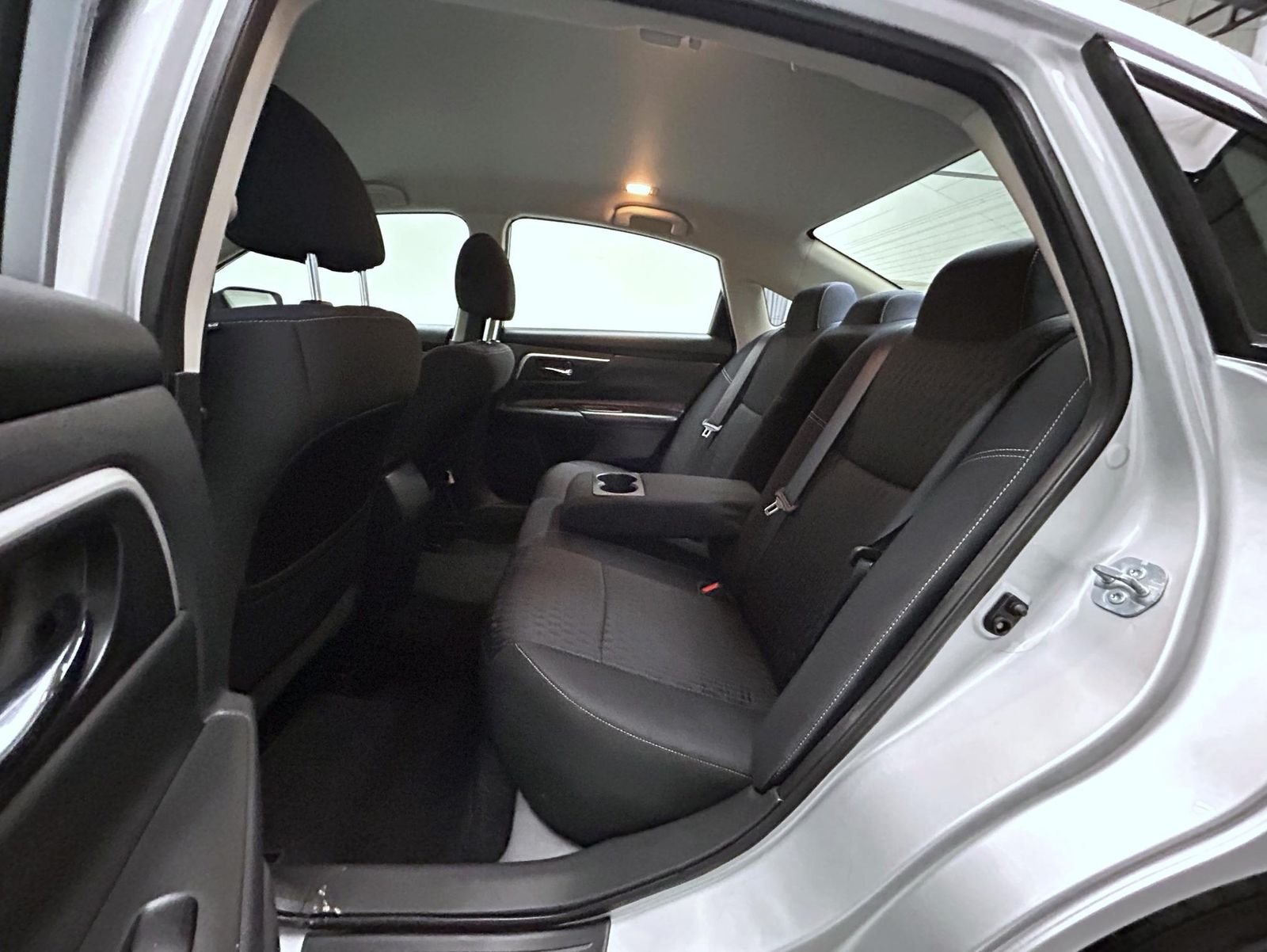 Used 2017 Silver Nissan 2.5 SV image 19