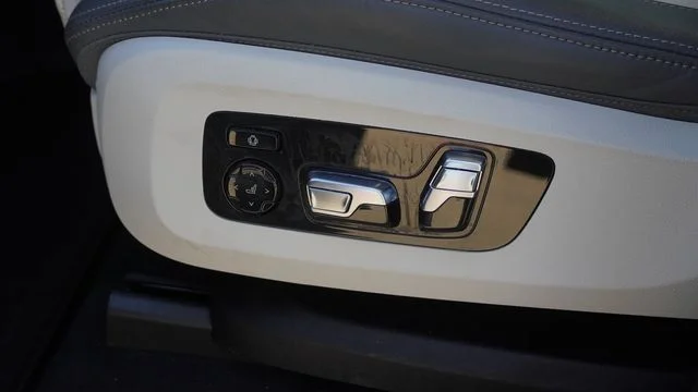 Used 2024 Gray BMW xDrive40i image 22