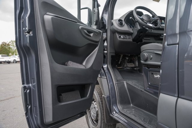 New 2026  Mercedes-Benz Crew 144 WB image 40