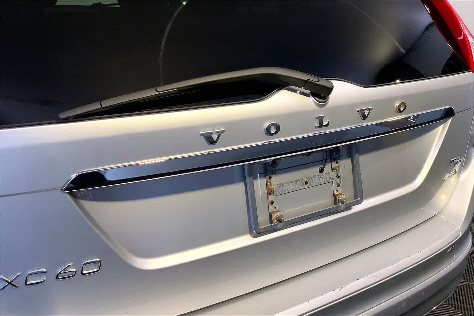 Used 2015 Bright Silver Metallic Volvo T6 image 32