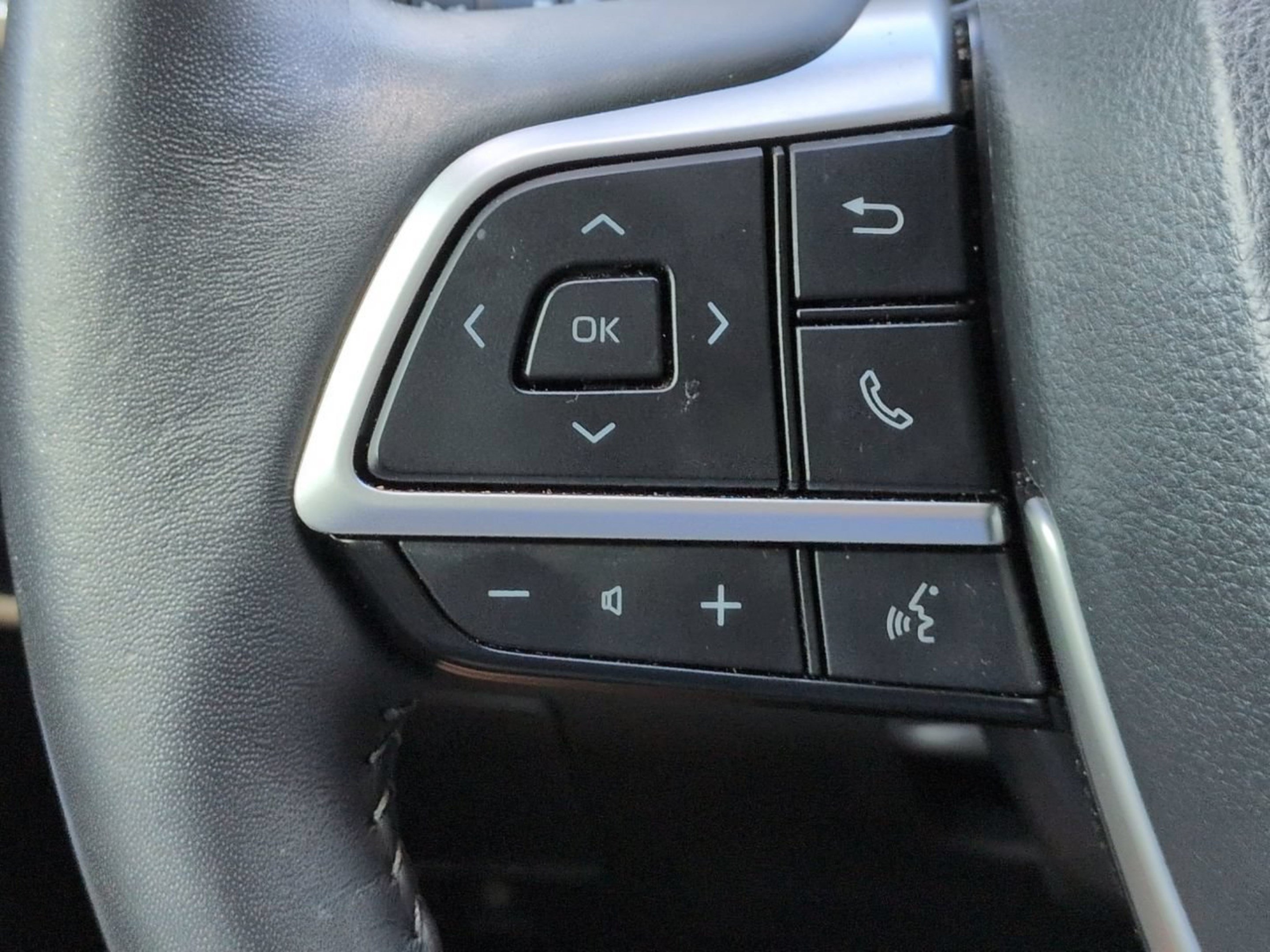 Used 2024 Pearl Toyota XLE image 32