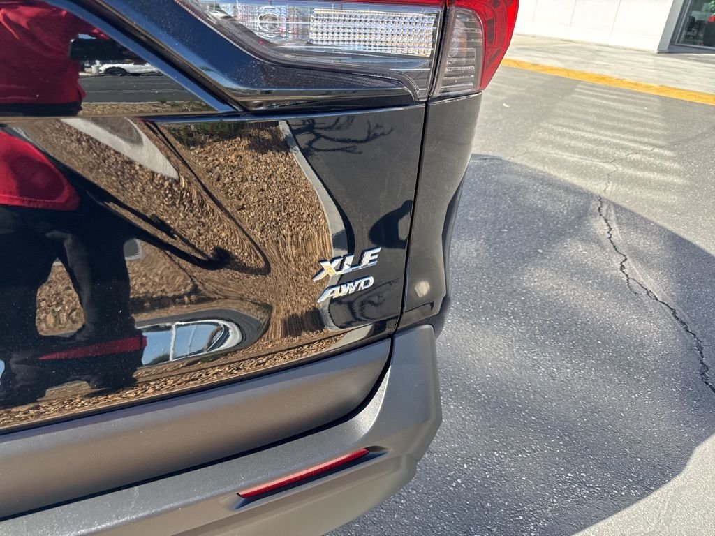 2025 Toyota RAV4 XLE - Photo 8