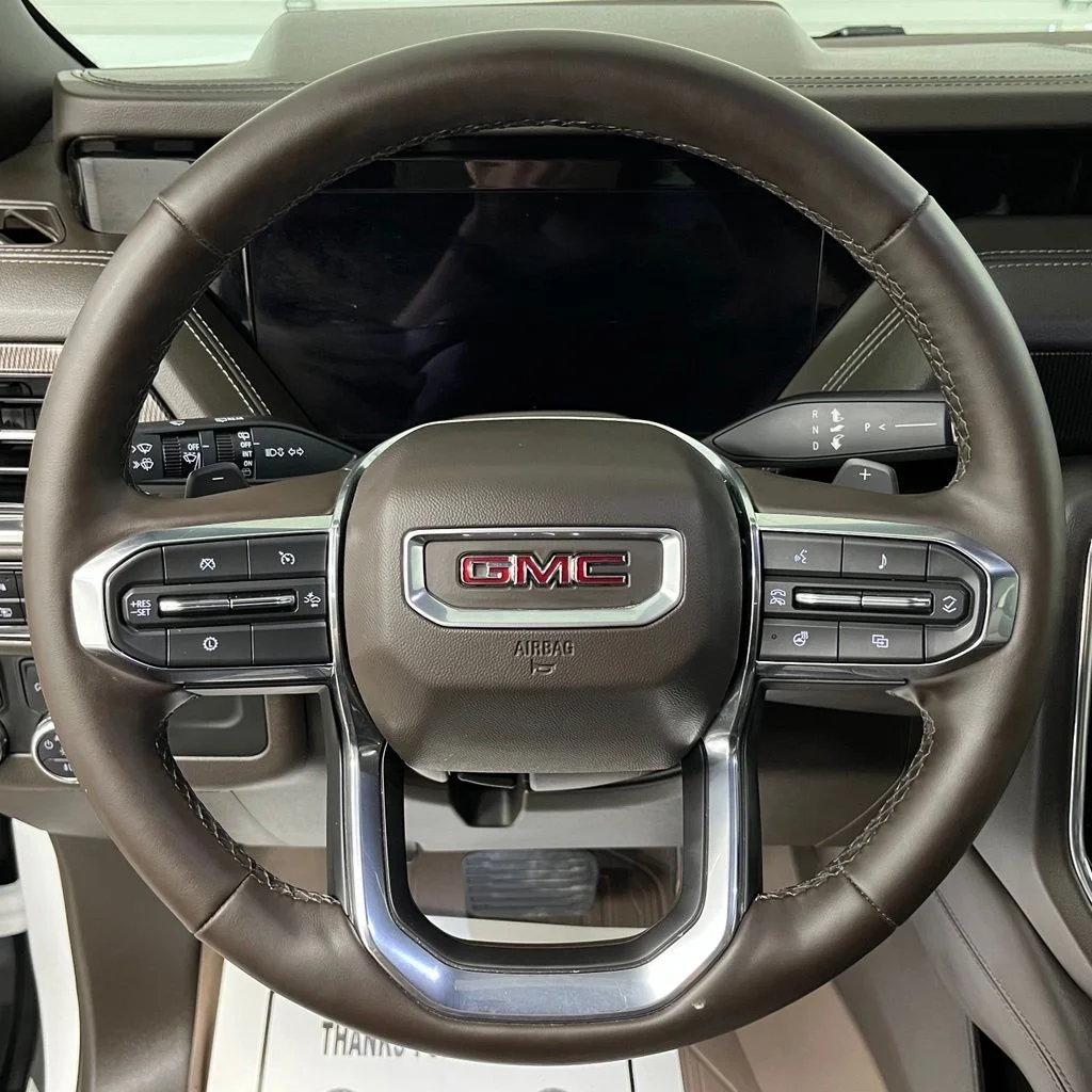 Used 2025 White GMC Elevation image 27
