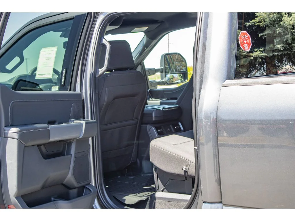 New 2026 CARBONIZED GRAY METALLIC Ford XLT image 17