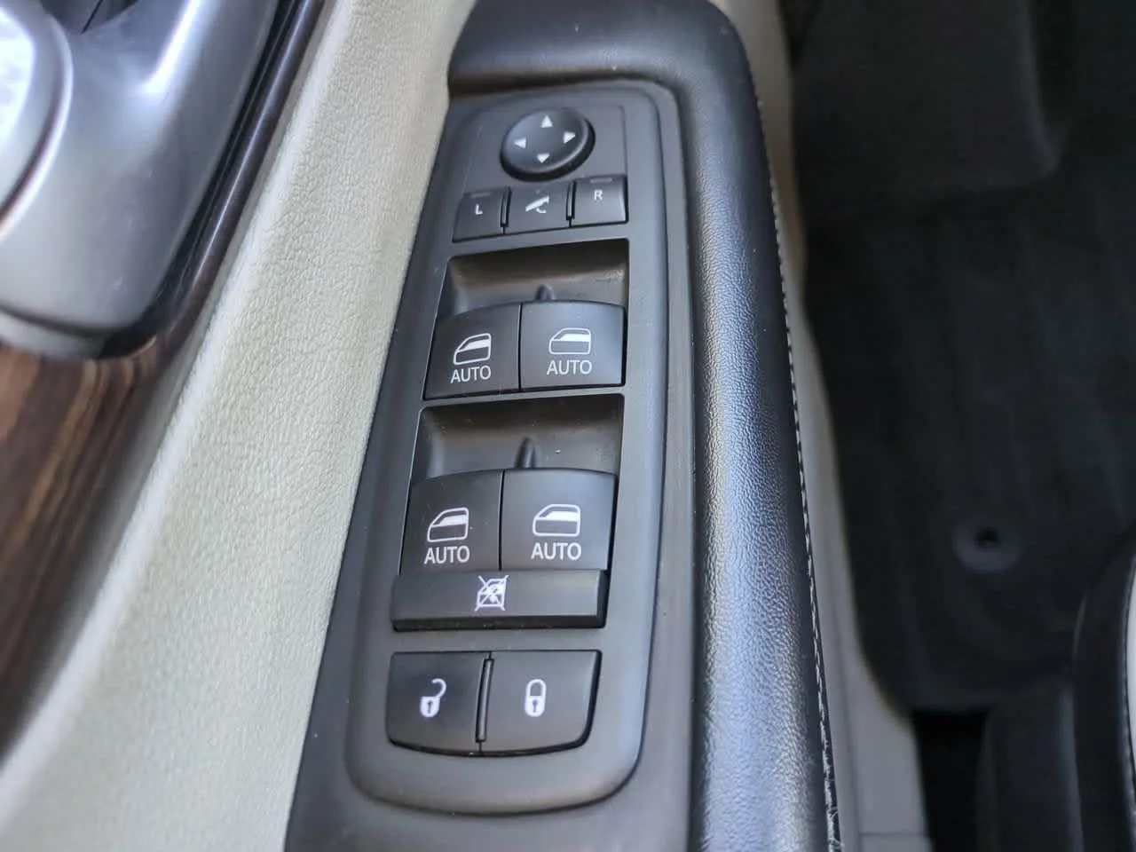 2022 Chrysler Pacifica Hybrid Limited - Photo 24