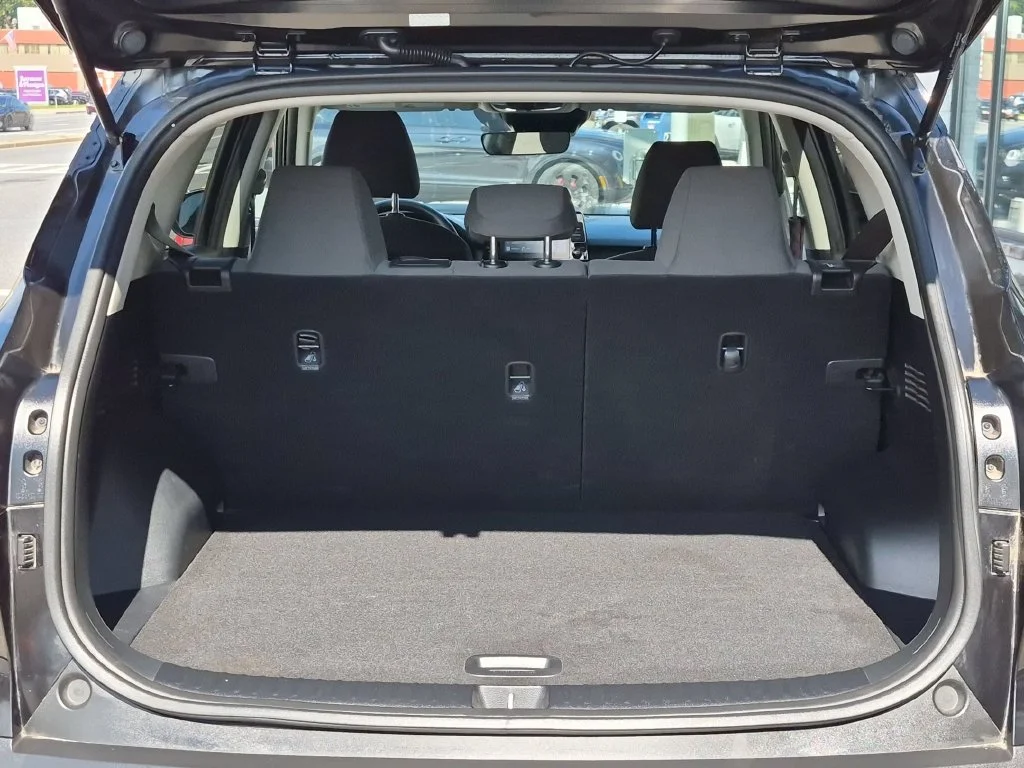 Used 2023 Black Kia LX image 7