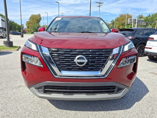 Used 2023 Red Nissan SV image 2