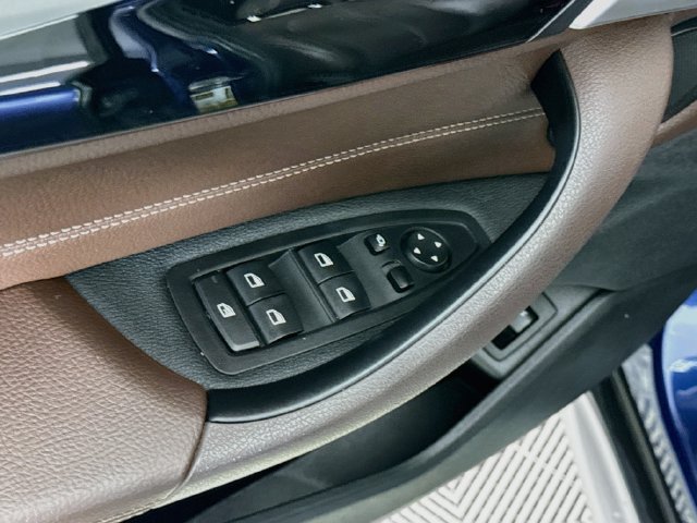 Used 2018 Blue Metallic BMW xDrive28i image 17