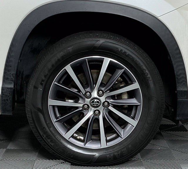 Used 2017 White Toyota XLE image 8