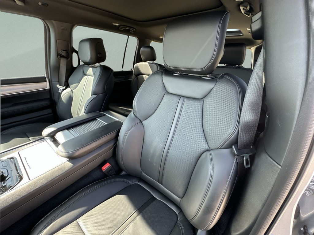 New 2026 Silver-Zynith Exterior Paint Jeep Upland image 22