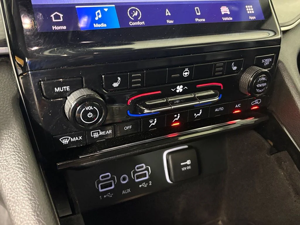 Used 2022 Gray Jeep Limited image 29