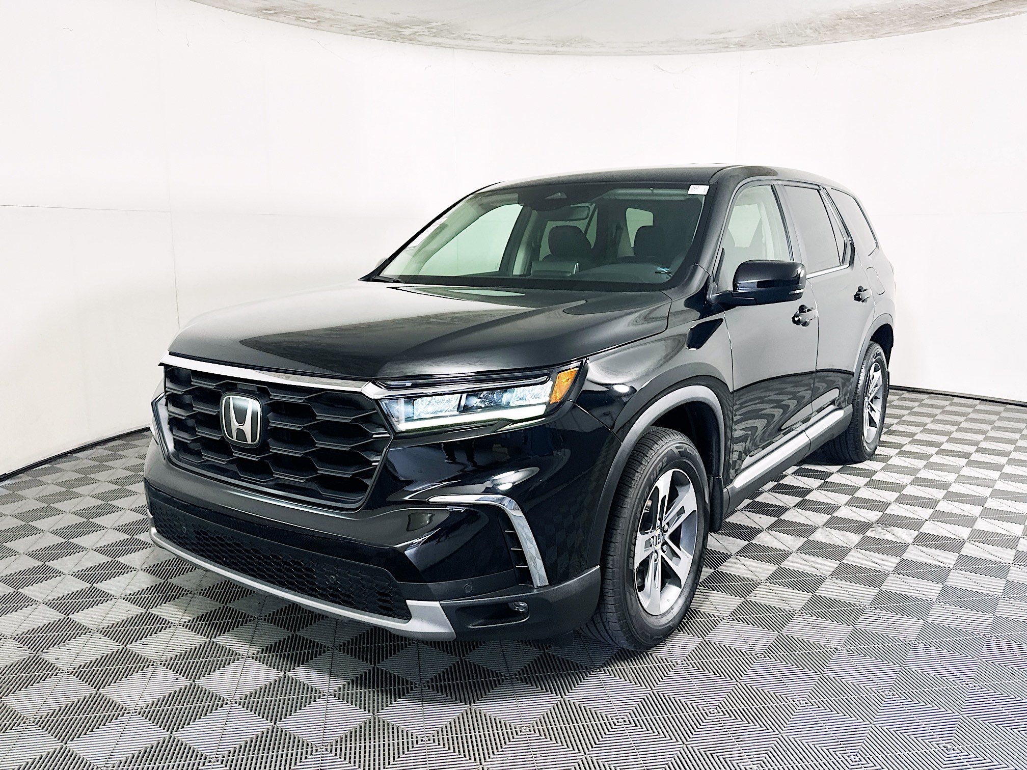 Used 2025 Silver Honda EX-L image 7