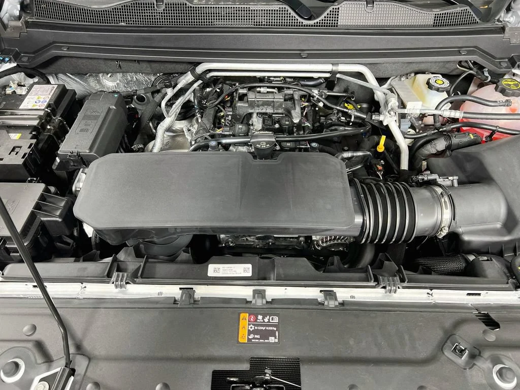 New 2026 Summit White Chevrolet Z71 image 31