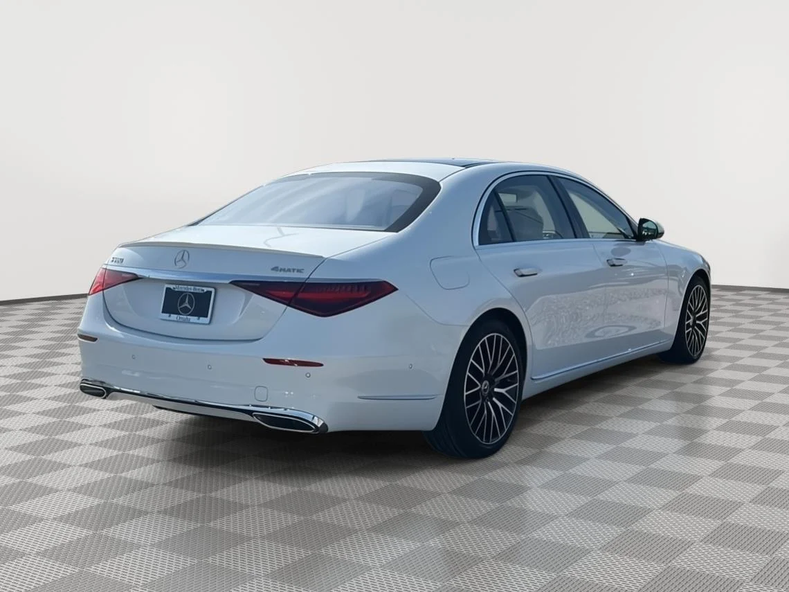 New 2026 MANUFAKTUR Moonlight White Metallic Mercedes-Benz S 580 image 3