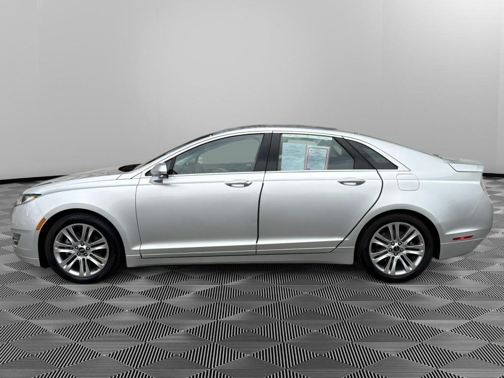 Used 2013 Silver Lincoln Base image 5