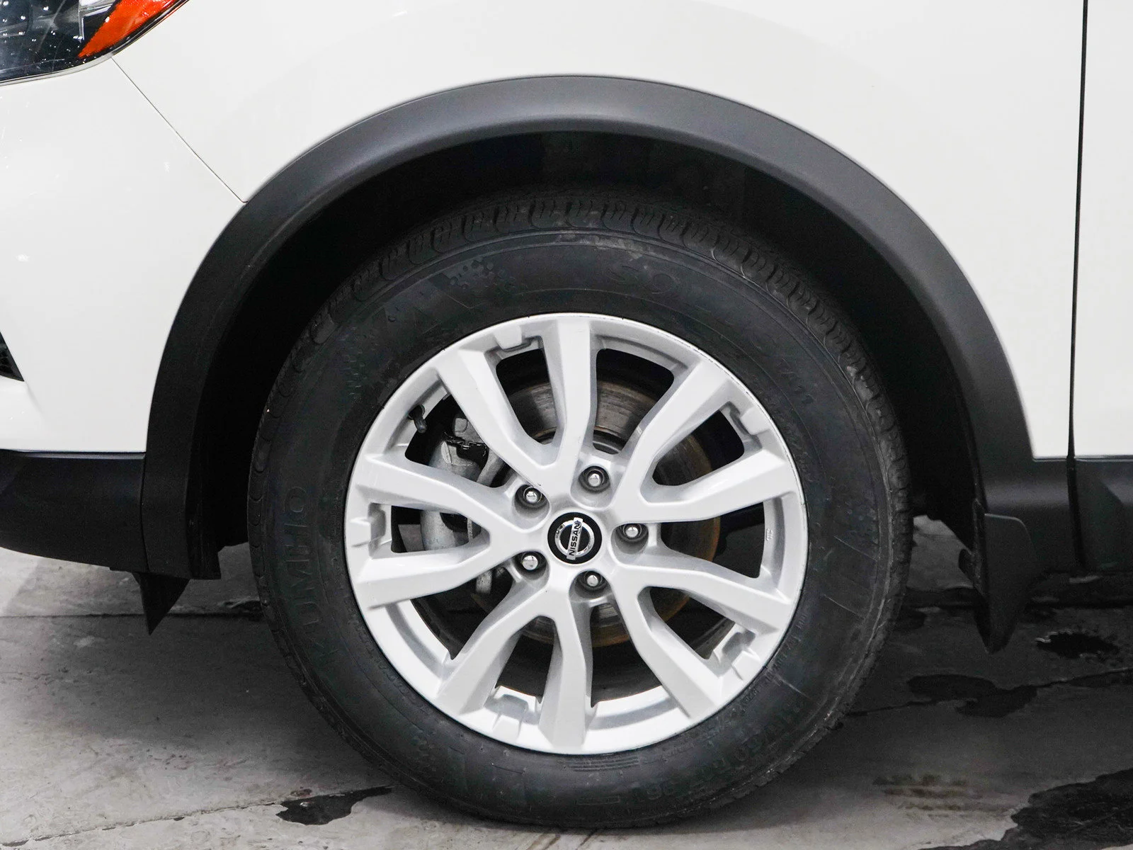 Used 2020 Pearl White Tricoat Nissan SV image 29