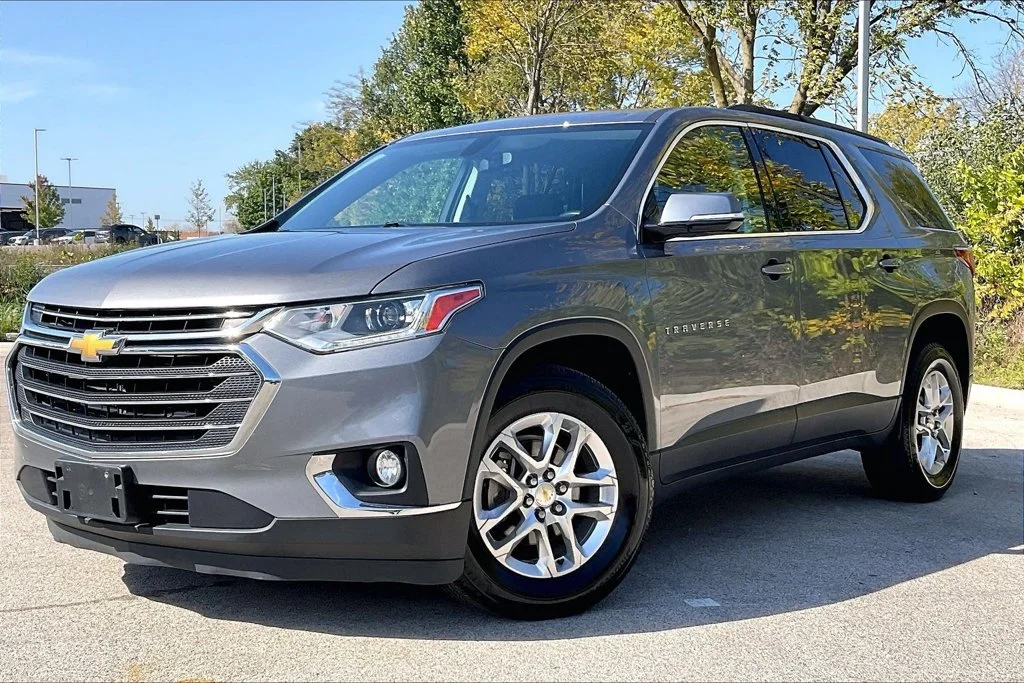 Used 2019 Chevrolet Traverse 1LT with VIN 1GNERGKW6KJ190056 for sale in Palatine, IL
