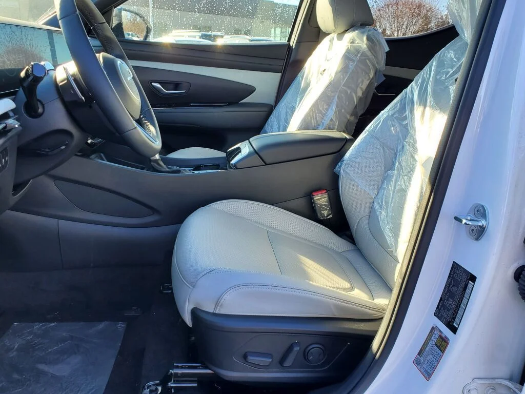 Used 2025 White Hyundai Limited image 23