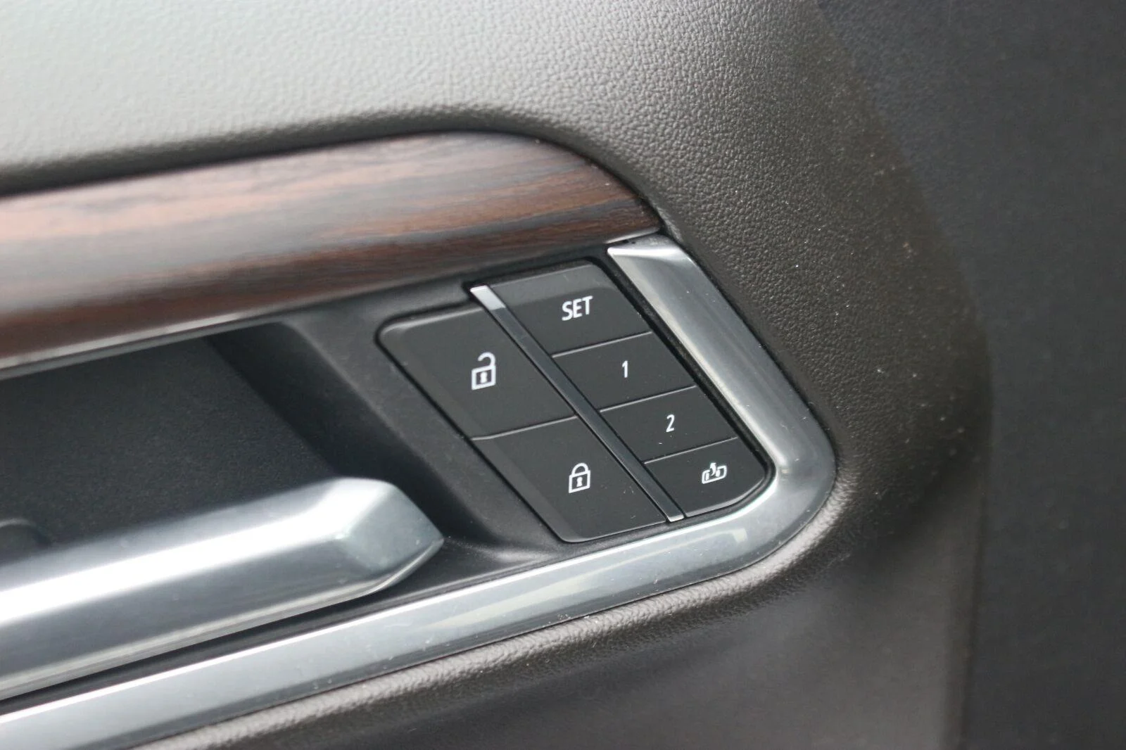 Used 2025 Sterling Metallic GMC SLT image 13
