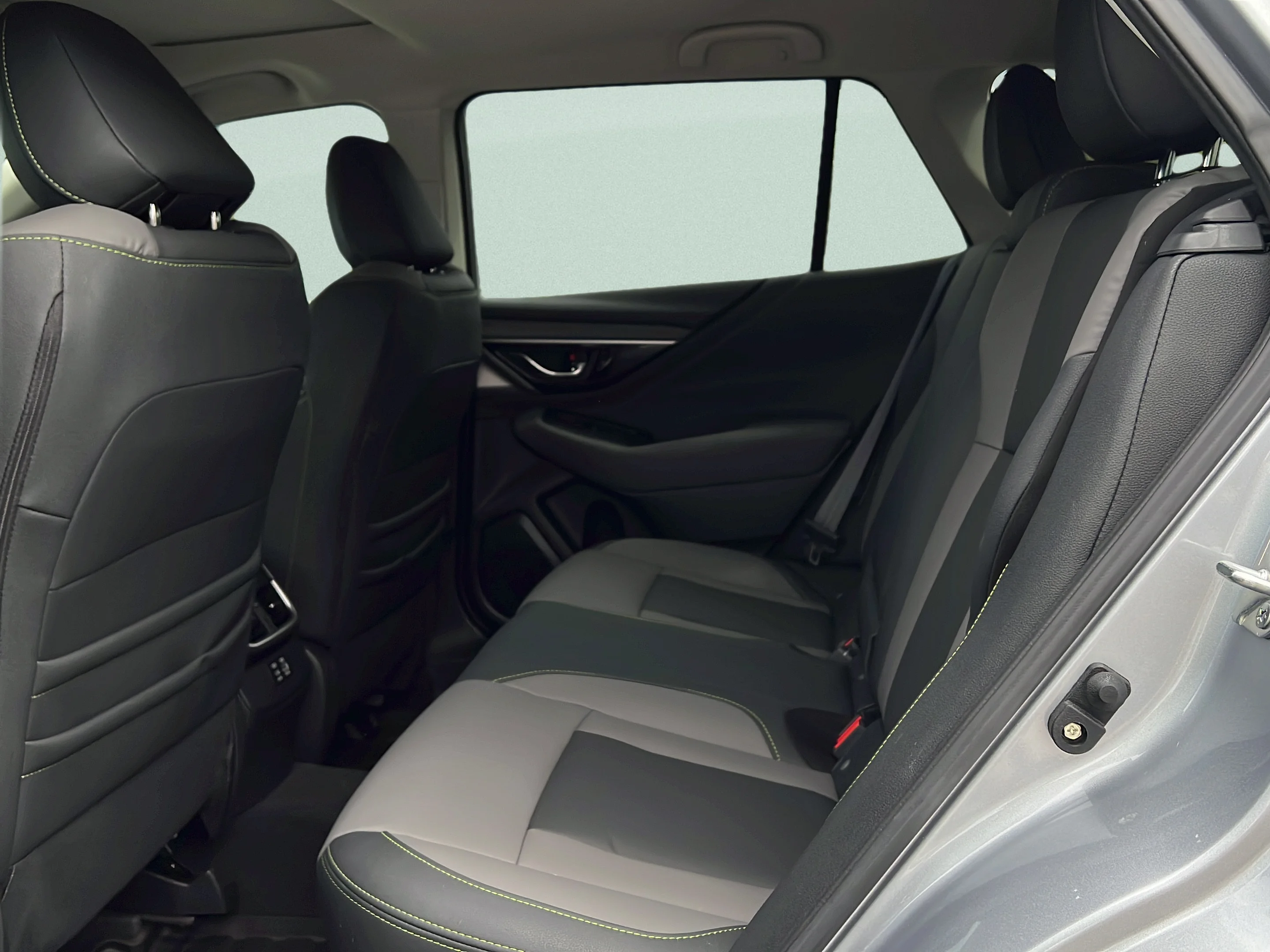Used 2025 Ice Silver Metallic Subaru Onyx Edition image 10