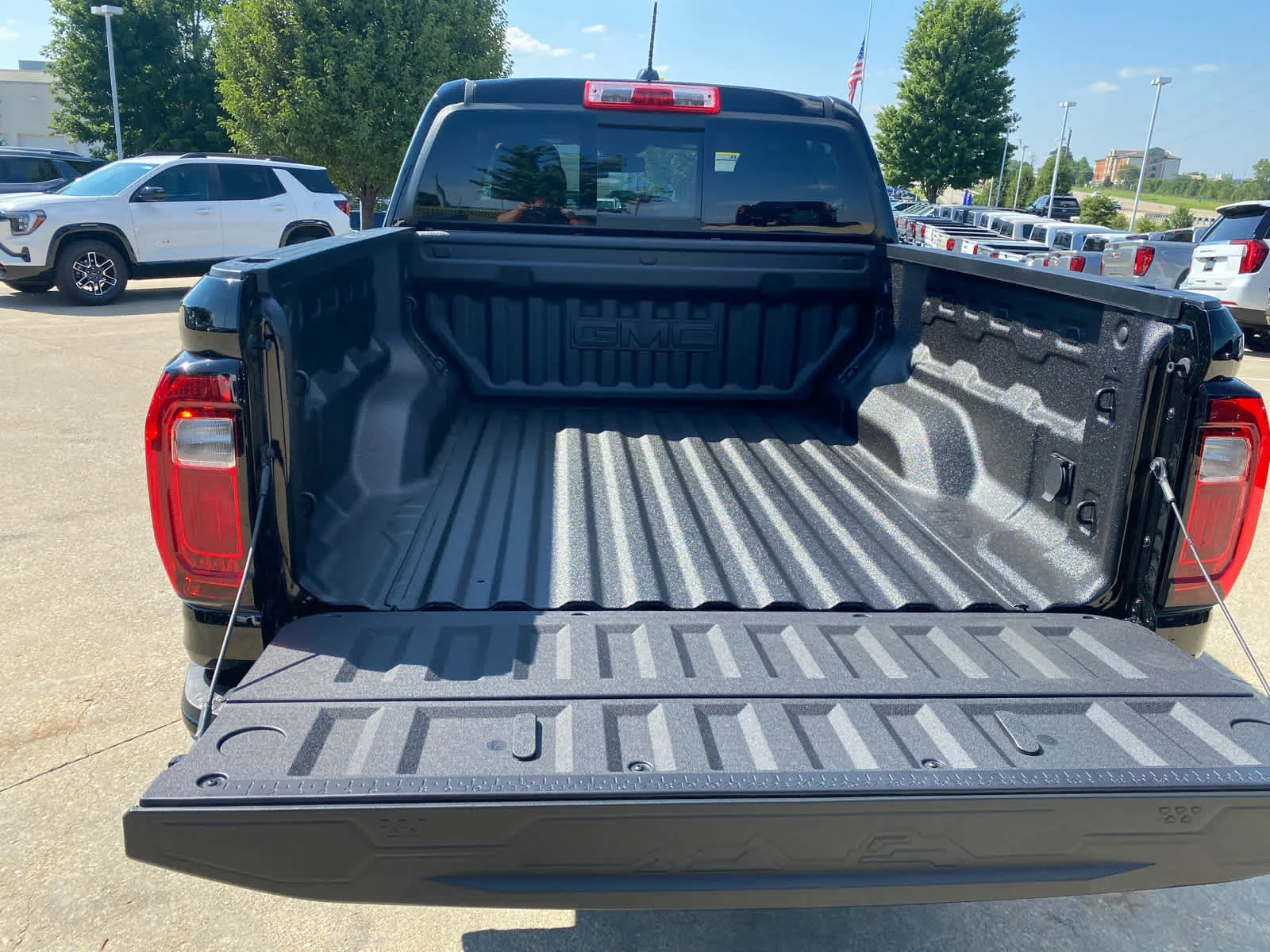 New 2026 Sterling Metallic GMC Elevation image 27