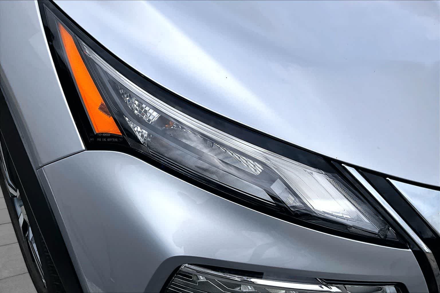 Used 2022 BRILLIANT SILVE Nissan SL image 27