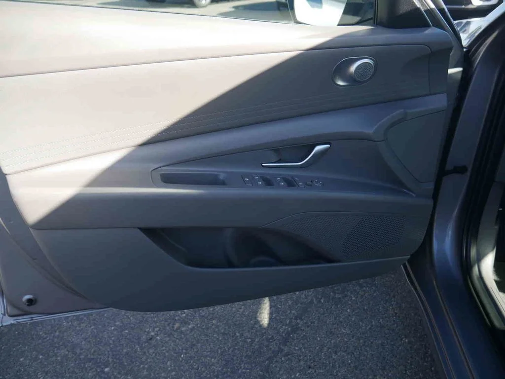 Used 2024 Silver Hyundai SEL image 19