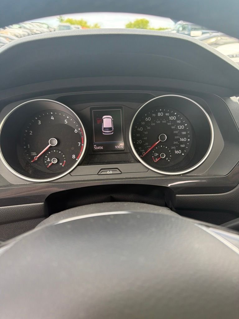Used 2019 Black Metallic Volkswagen 2.0T SE image 11
