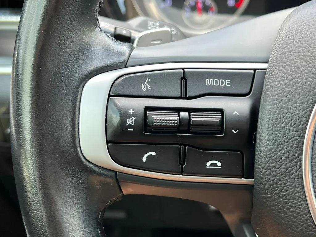 Used 2023 White Kia GT image 20