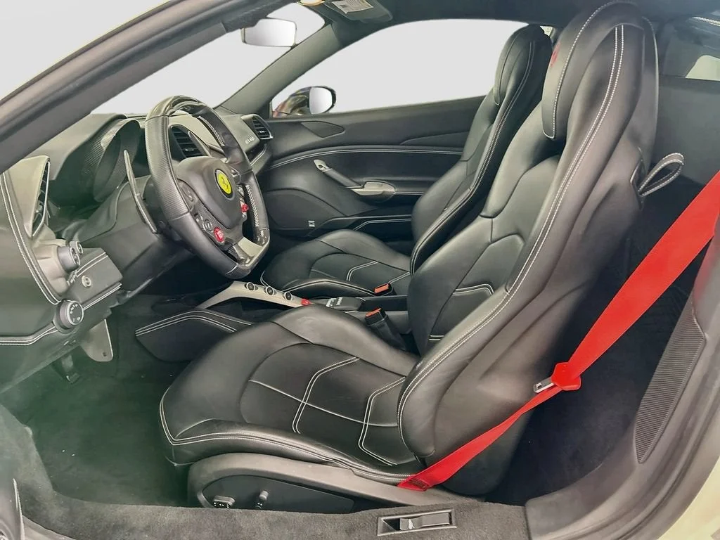 Used 2018 Bianco Avus Ferrari  image 18