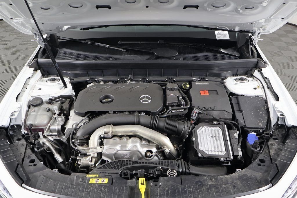 New 2026 Polar White Mercedes-Benz GLB 250 image 9