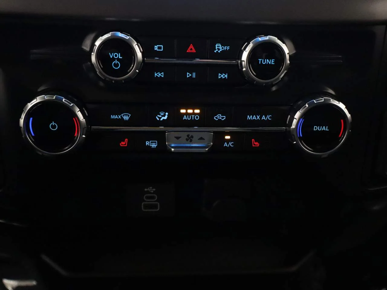 New 2026 Agate Black Metallic Ford XLT image 10