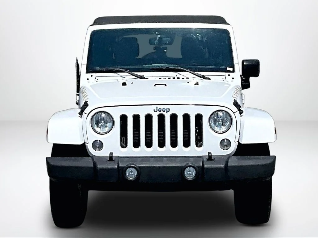 Used 2015 White Jeep Unlimited Sahara image 4