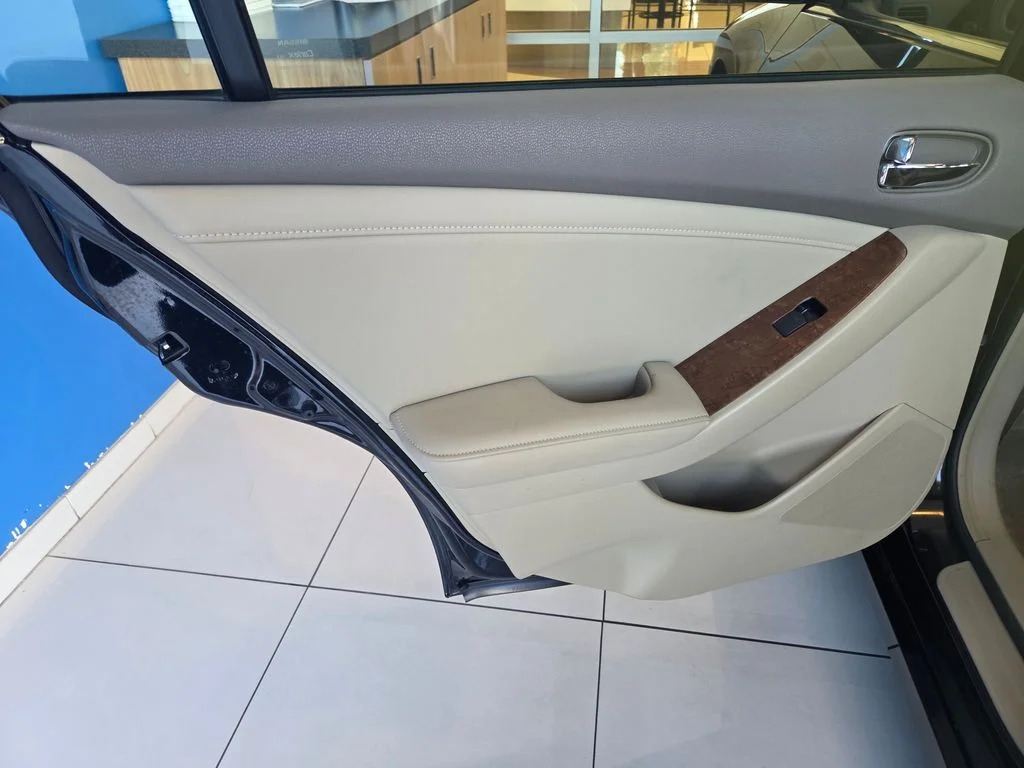 Used 2009 Super Black Nissan 2.5 SL image 16
