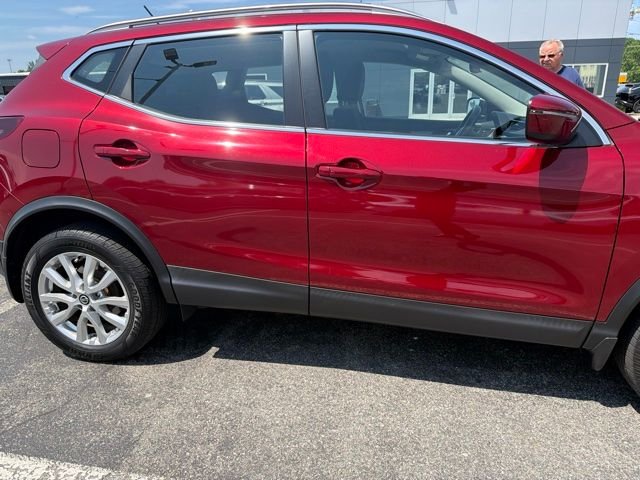 Used 2021 Red Nissan SV image 5