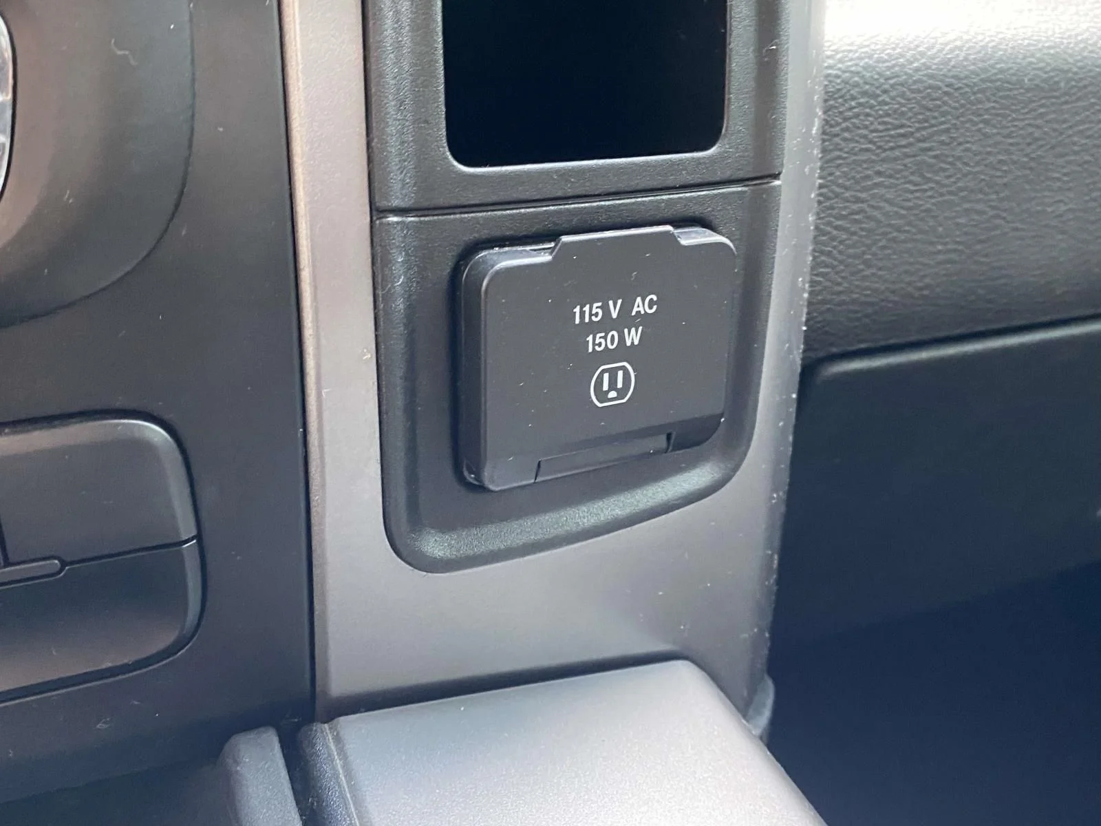 Used 2023 White Ram SLT image 29