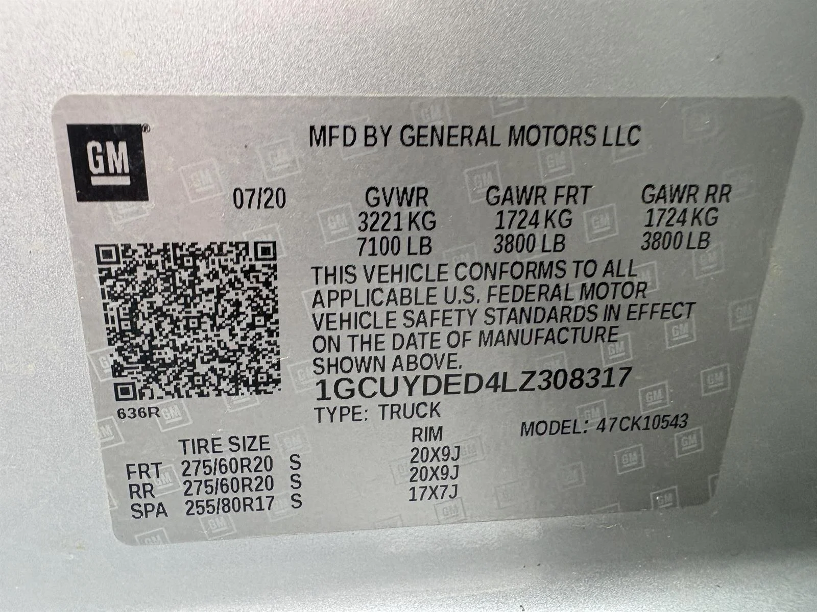 Used 2020 SILVER ICE METALLIC Chevrolet LT image 14