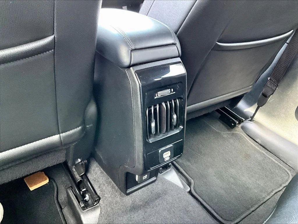 Used 2024 Diamond Black Jeep Latitude image 10