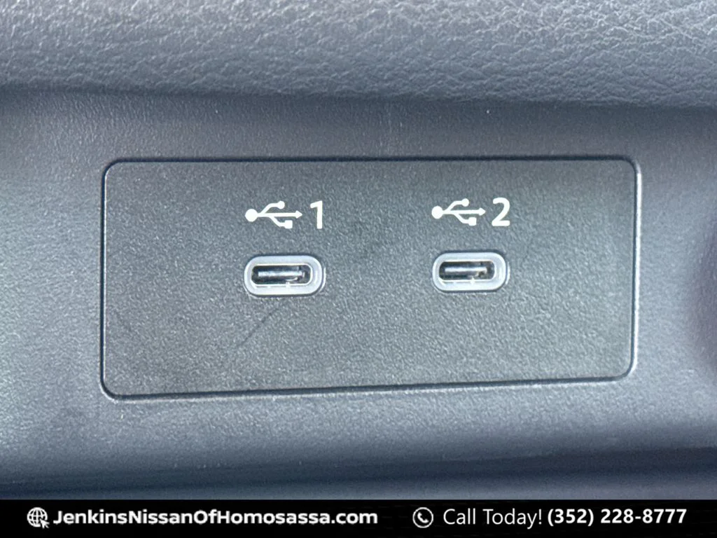 Used 2025 Red Nissan SL image 38