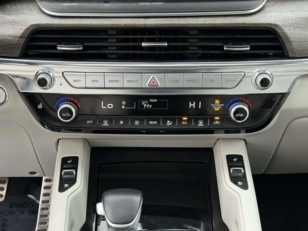 Used 2021 White Kia SX image 19