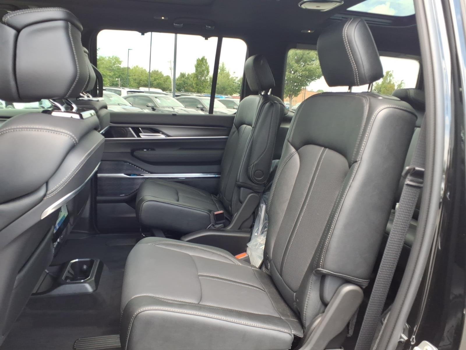 New 2026 High Gloss Black Exterior Paint Jeep Summit Obsidian image 22