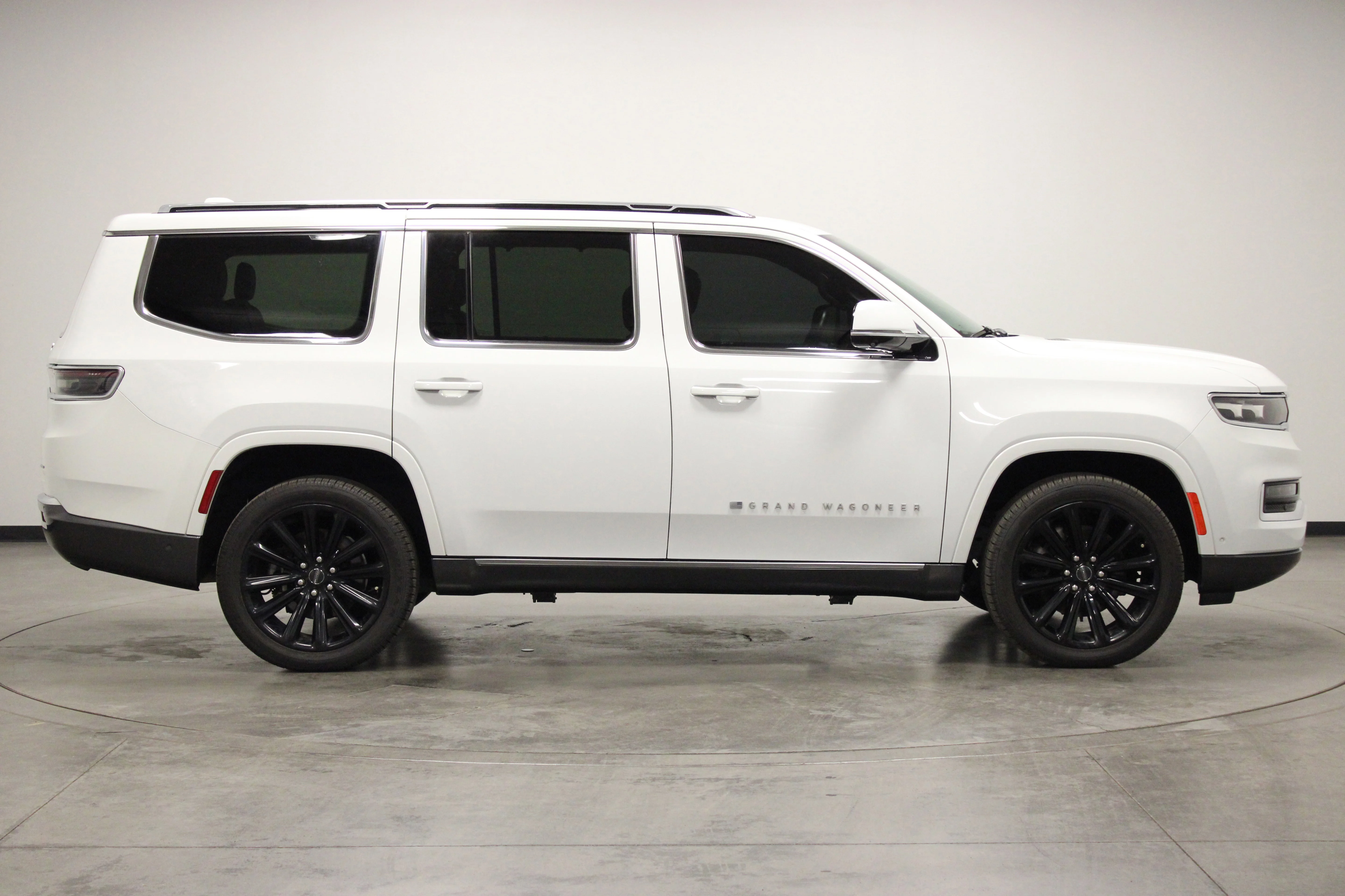 Used 2022 Bright White Clearcoat Jeep Series II image 9
