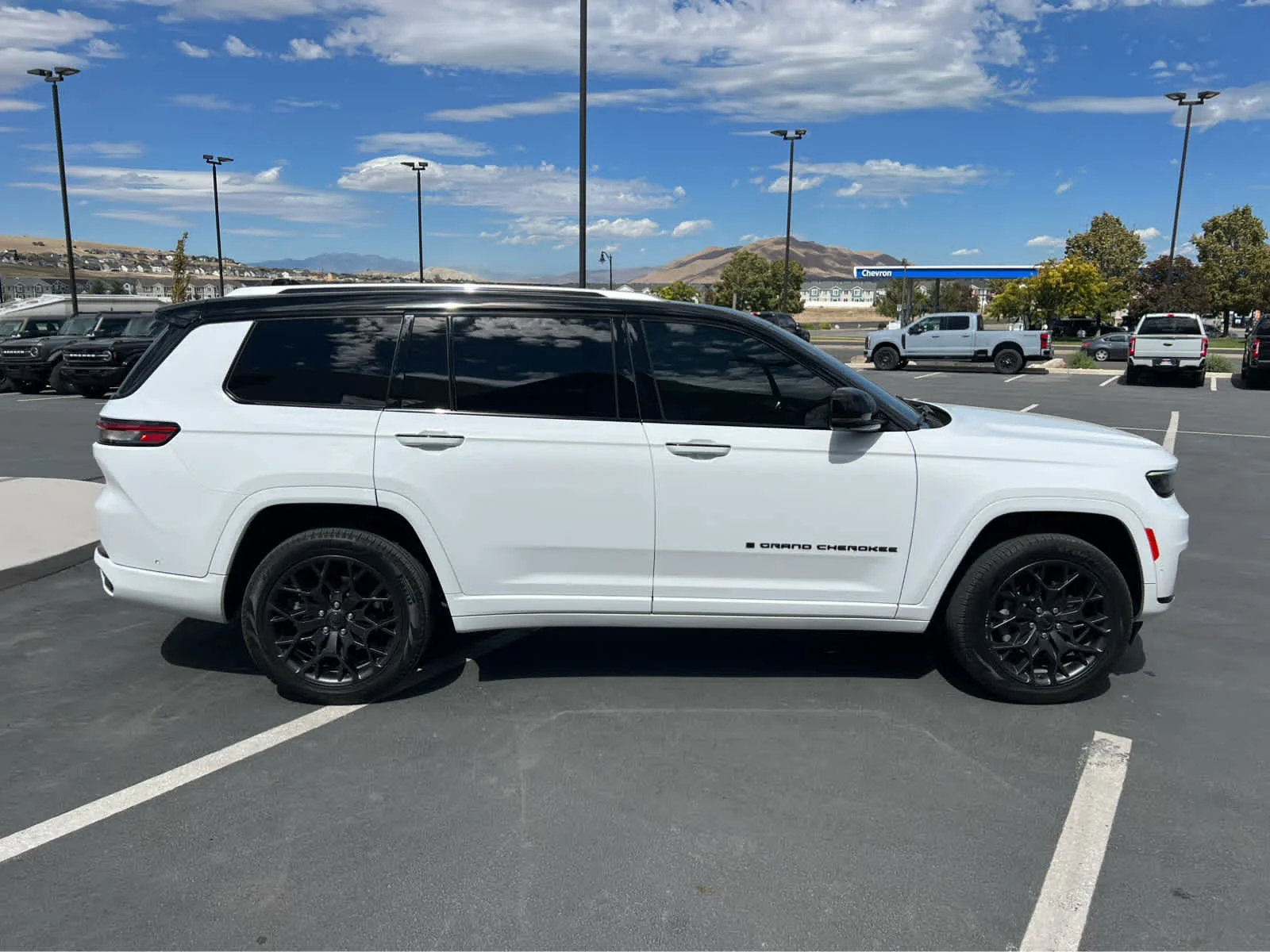 Used 2023 Bright White Clearcoat Jeep Summit image 6