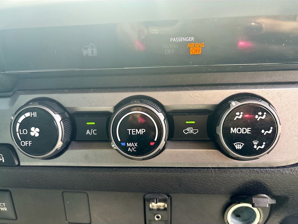 Used 2017 Silver Toyota SR5 image 19