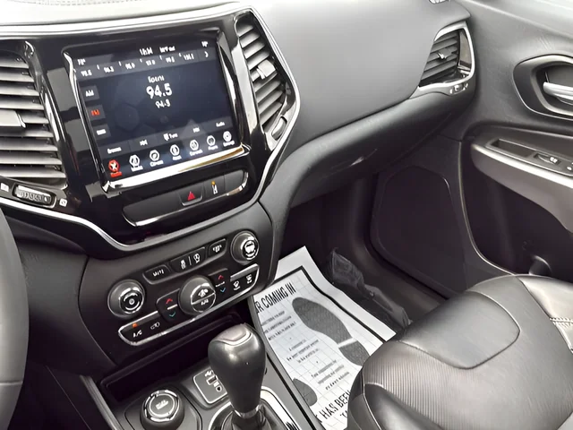 Used 2022 White Jeep Limited image 18