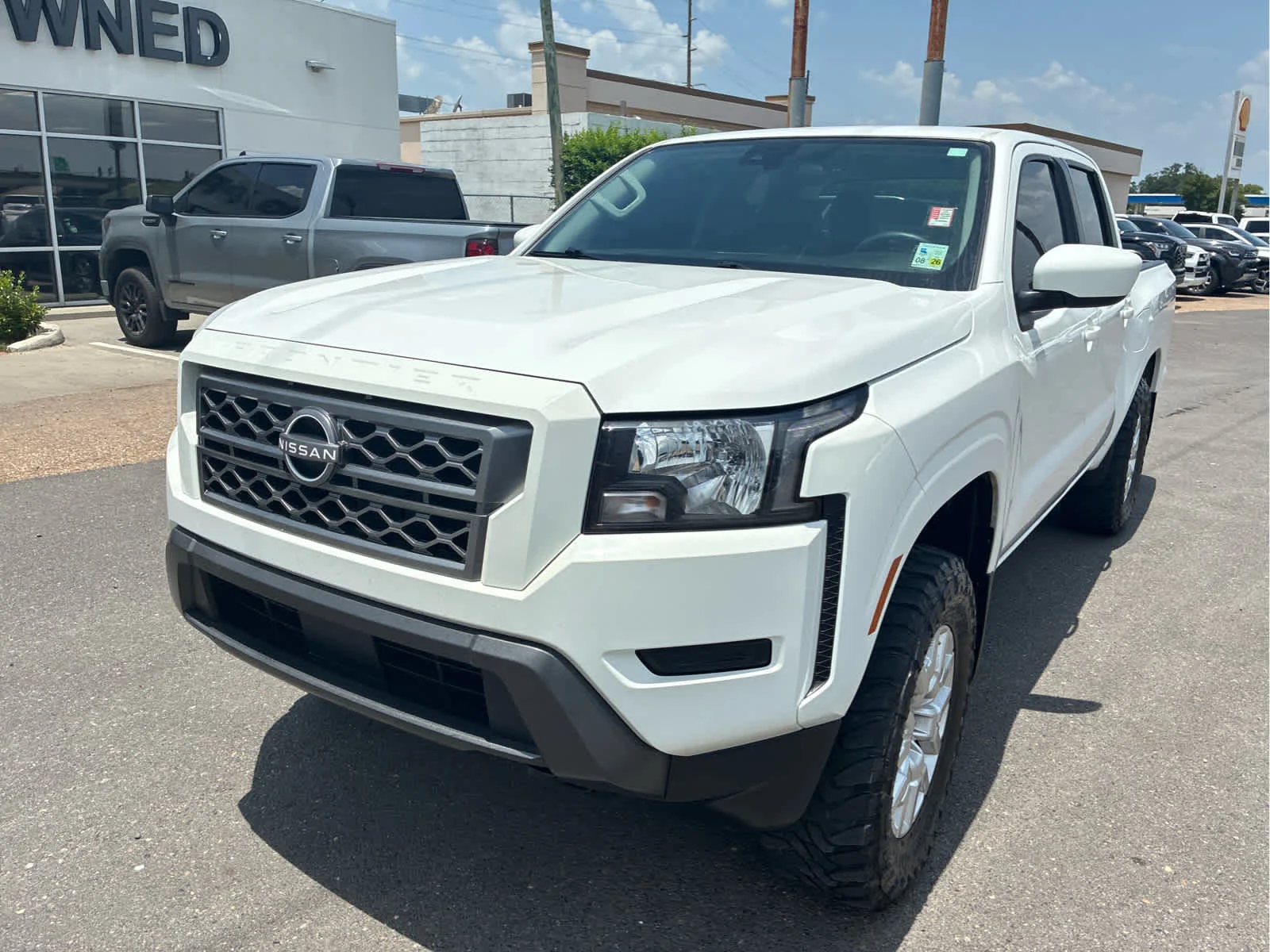 Used 2022 Glacier White Nissan SV image 7