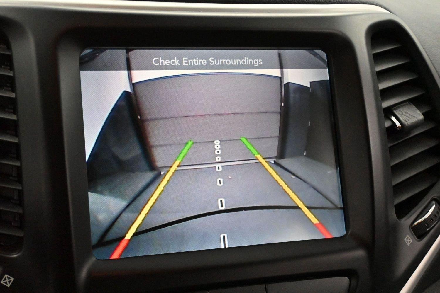 Used 2018 Diamond Black Crystal Pearlcoat Jeep Trailhawk image 23