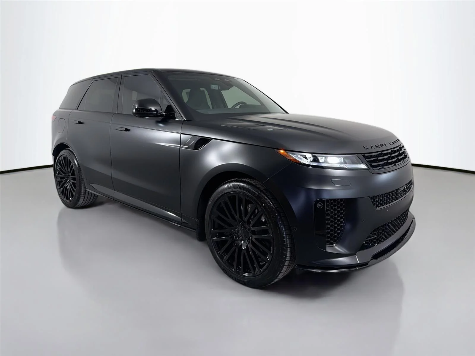 New 2026 Narvik Black #2 Land Rover SV Black V8 P635 image 3
