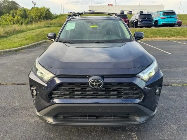 Used 2024  Toyota XLE Premium image 8