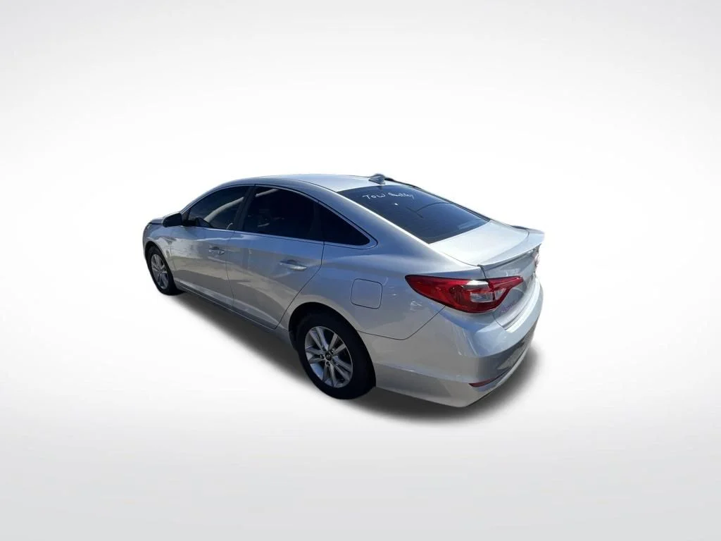 Used 2017 Silver Hyundai Base image 7